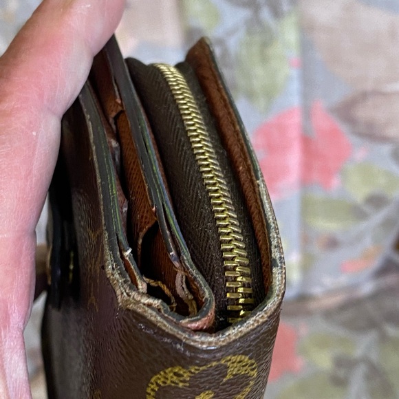 Louis Vuitton Leather Monogram Wallet EUC - Picture 8 of 10